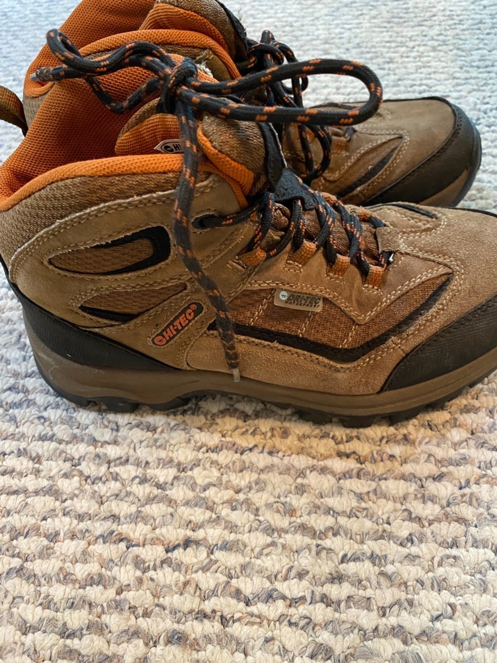 Hi-Tec youth or women’s size 6 waterproof hiking boots